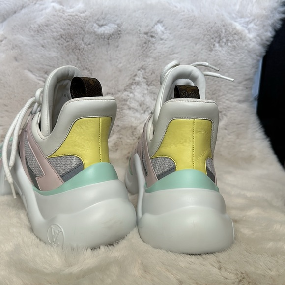 Louis Vuitton Archlight in Rose Clair - Picture 3 of 7